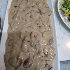 A picture of Beef stroganoff.