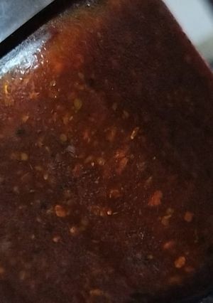 A picture of Kacche aam ki khatti meethi chutney.