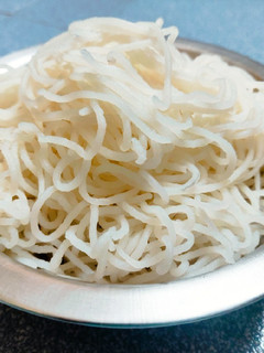 A picture of Rice Noodles/ String Hoppers/Santhagai.