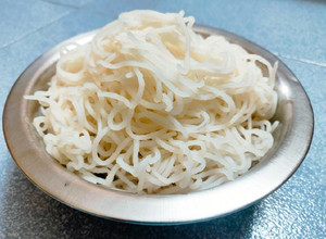 A picture of Rice Noodles/ String Hoppers/Santhagai.
