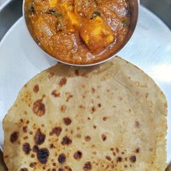 A picture of Saahi Paneer.