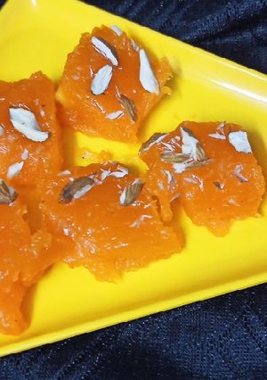 ऑरेंज बॉम्बे कराची हलवा (orange bombay karachi halwa recipe in marathi) रेसिपी चे मुख्य फोटो