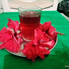 A picture of Delicious Hibiscus honey lemon tea.