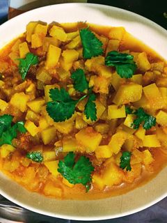 लौकी की सब्जी (lauki ki sabzi recipe in Hindi) रेसिपी मुख्य फोटो