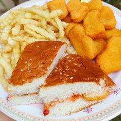 A picture of Nuggets Bun Sandwich 🥪🥪.