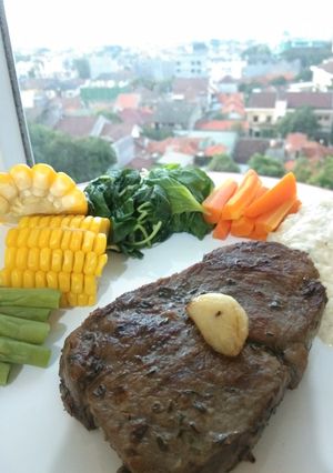 Foto resep Steak with creamy mushroom sauce