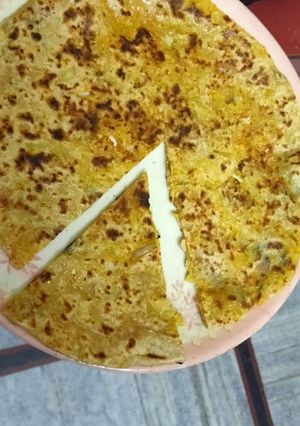 A picture of Onion potato parantha.