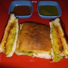 A picture of Vadapav.