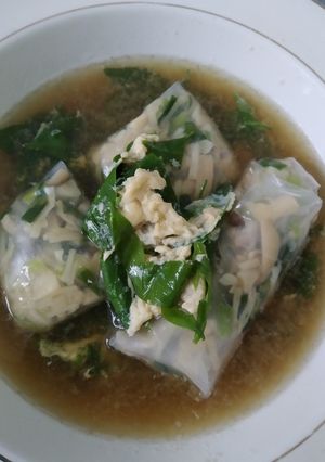 รูปของ ก๋วยเตี๋ยวเมี่ยงญวนไส้กุยช่ายเห็ดกับซุปผักหวานใส่ไข่#45