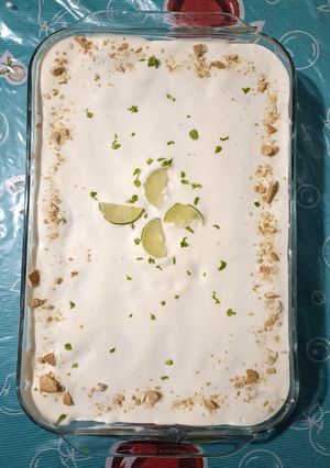 A picture of Lime Pie with Maria Cookies.