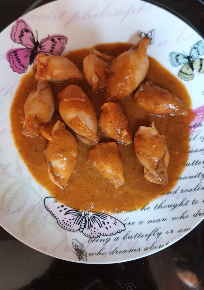 Una foto de Calamares rellenos en salsa