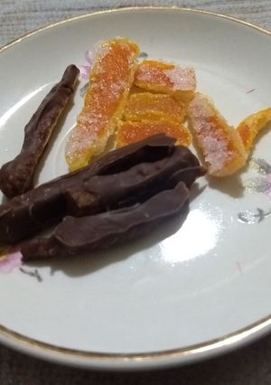 Una foto de Cáscaras de naranja confitadas