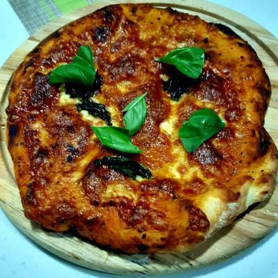 pizza margarita con masa madre sin gluten y sin lactosa