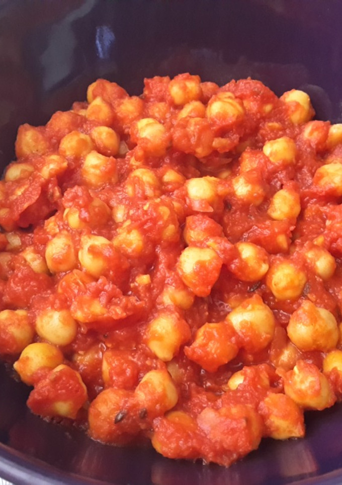Una foto de Garbanzos especiados (chana masala)