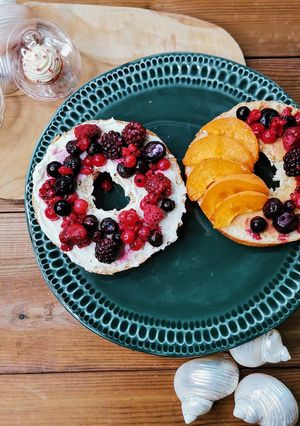 Une photo de BAGEL AUX FRUITS D'ÉTÉ