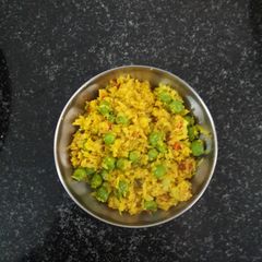 Grated Cauliflower and green peas A picture of Grated Cauliflower and green peas.