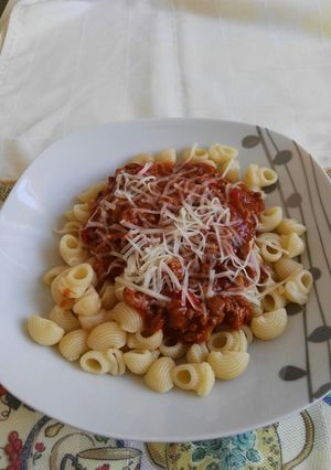 Foto principal de Coditos con salsa boloñesa