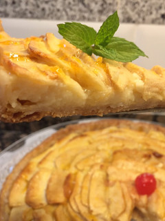 Una foto de Tarta de manzana con crema pastelera al aroma de anís estrellado sin gluten, sin lactosa