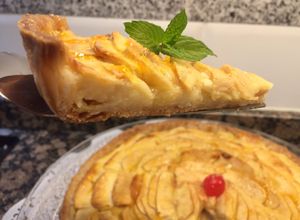 Foto principal de Tarta de manzana con crema pastelera al aroma de anís estrellado sin gluten, sin lactosa