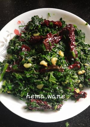 A picture of Lasuni methi or Garlic methi.