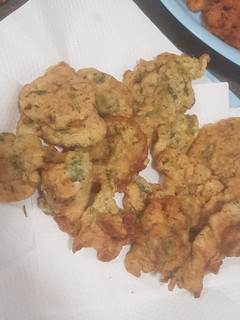 Una foto de Buñuelos de bacalao y espinacas