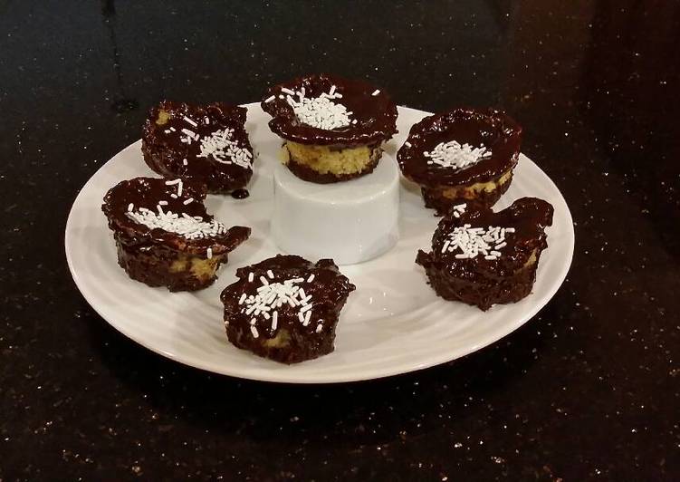 Brownie Bottom Vanilla Butter Cake Cupcakes