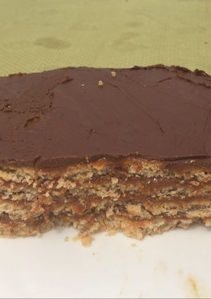 Una foto de Torta crocante de nuez y dulce de leche