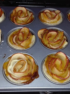 Una foto de Tartitas de hojaldre con manzana