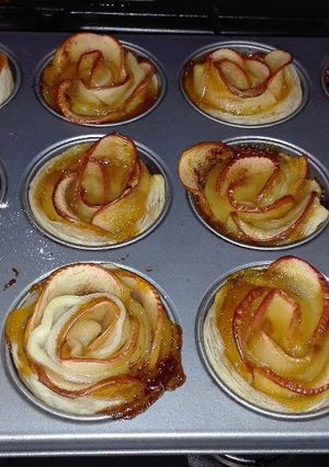 Una foto de Tartitas de hojaldre con manzana