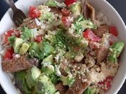 Una foto de couscous con setas