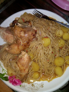 A picture of Pasta and potato jollof.
