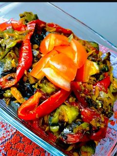 Una foto de 🥗 ENSALADA 🥗 TIBIA DE 🍆BERENJENA 🍆 (ensalada griega)