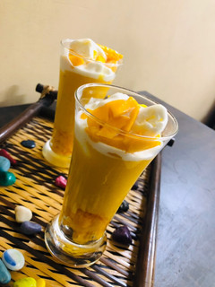 A picture of Alphonso mango Mastani.