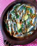 Tajine de boquerones con pencas de coliflor y habas tiernas