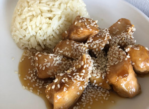 Una foto de Pollo teriyaki con arroz