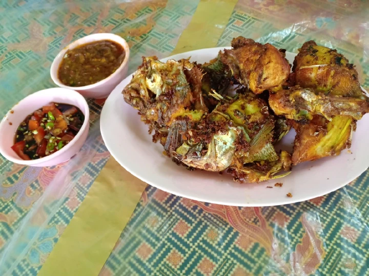 Cara Mudah Membikin Resep Mujair dan ayam goreng kuning crispy dengan 2 sambal berbeda yang Bisa Manjain Lidah Anti Ribet, Lezat Sekali