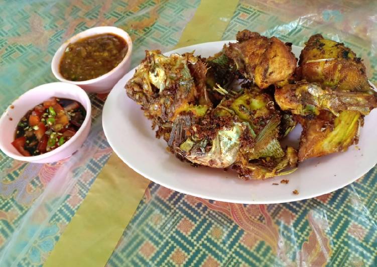 Resep Mujair dan ayam goreng kuning crispy dengan 2 sambal berbeda yang Lezat