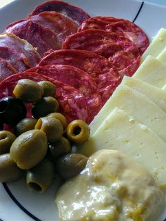 Una foto de Otro fiambre español, esta vez con queso Manchego!