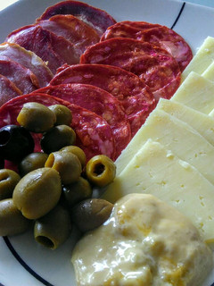 Una foto de Otro fiambre español, esta vez con queso Manchego!