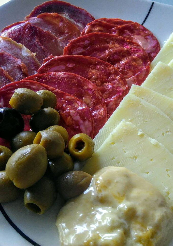 Una foto de Otro fiambre español, esta vez con queso Manchego!