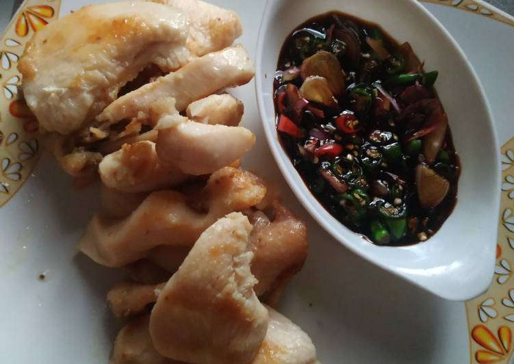 Chicken pan seared with spicy soy bean sauce