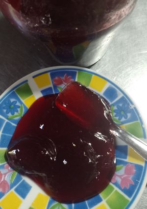 Una foto de Mermelada de ciruelas 😋 fácil de hacer y muy rica