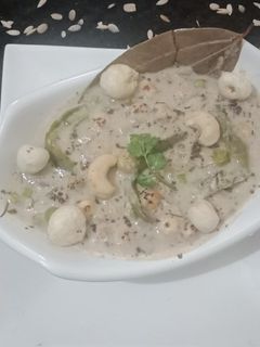 मखाना मटर करी़ (Makhana matar curry recipe in hindi) रेसिपी मुख्य फोटो