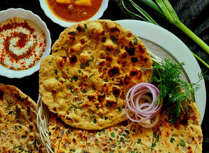 A picture of Missi Roti.