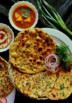 A picture of Missi Roti.