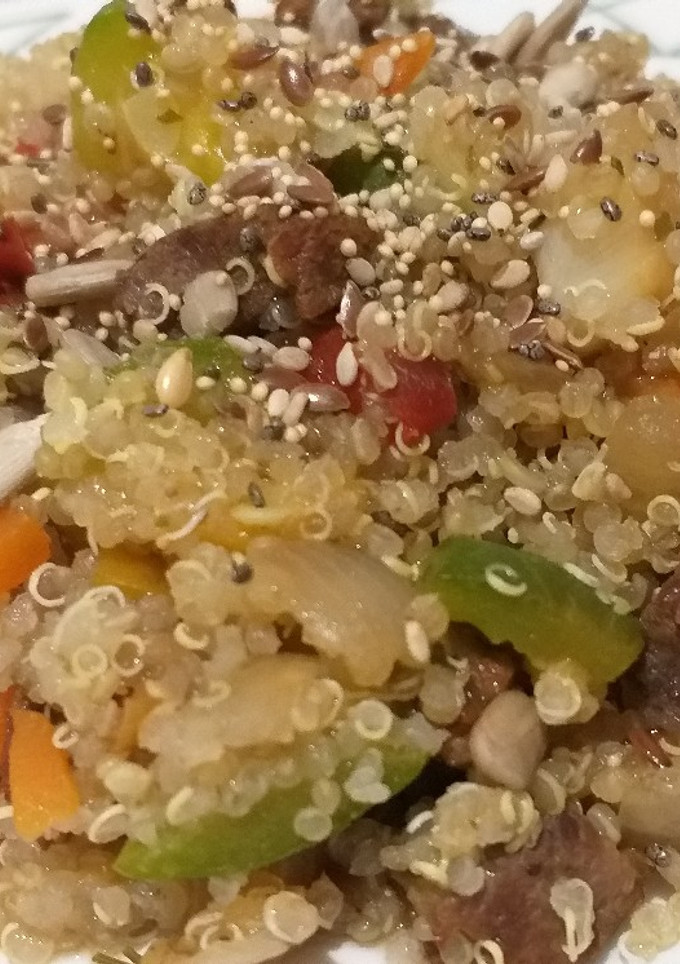 Una foto de Guisito de Quinoa, vegetales y carne (super fácil y rápido)