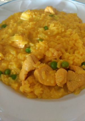 Una foto de Arroz con mariscos, pollo y verduras