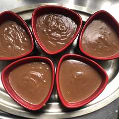 Una foto de Postre de chocolate y coco🍫 apto keto!! Con eritritol Low Cost!