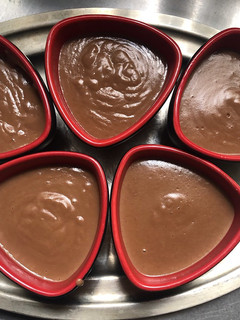 Una foto de Postre de chocolate y coco🍫 apto keto!! Con eritritol Low Cost!