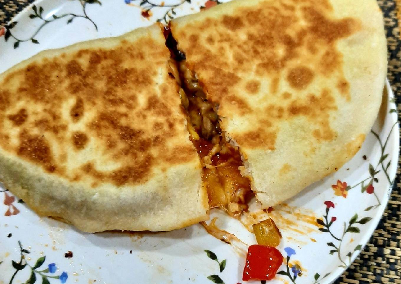 Homemade pizza pocket (without yeast)